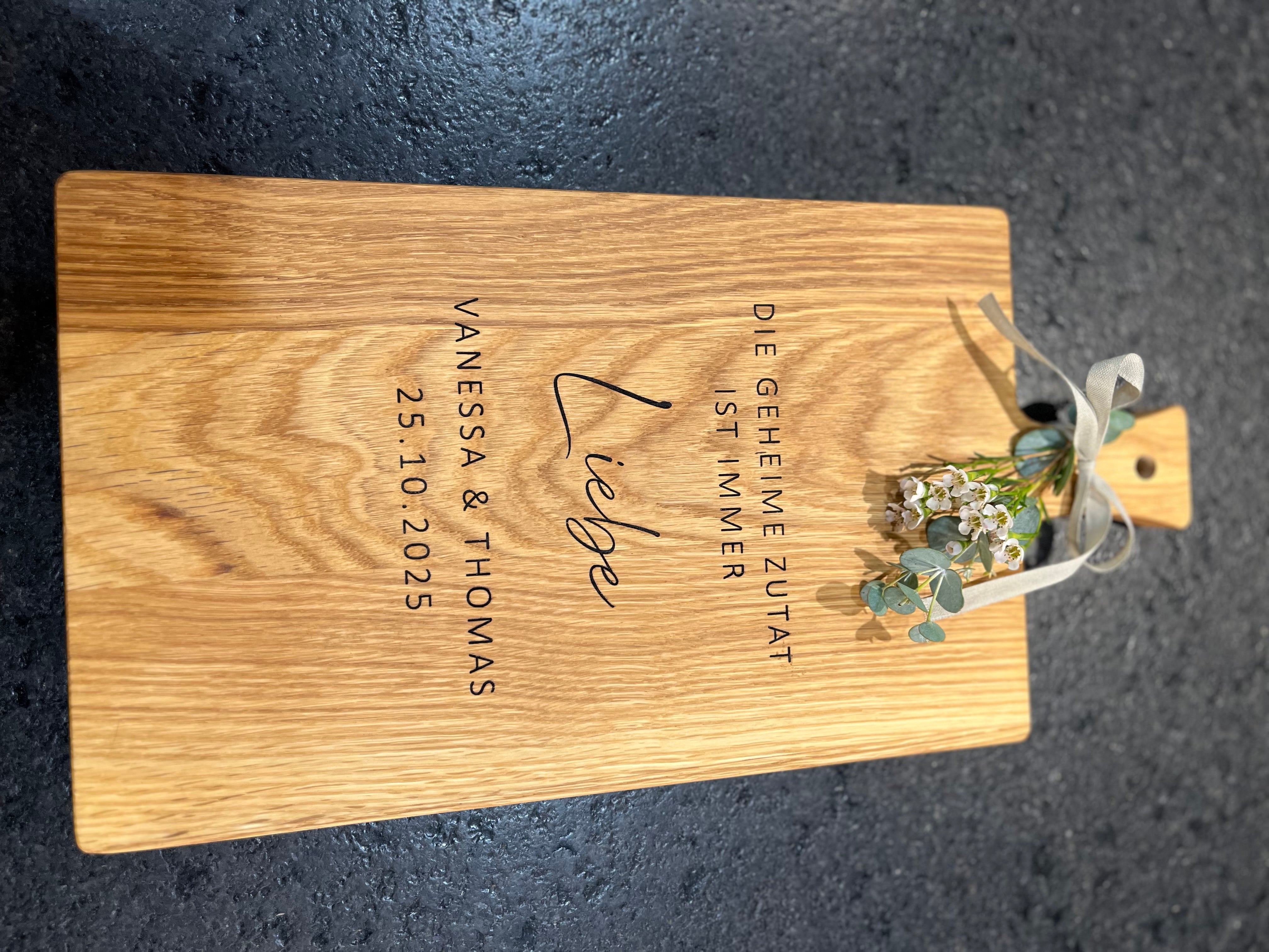 Holzbrett Schneidebrett personalisiert Die geheime Zutat ist immer Liebe Hochzeitsdatum