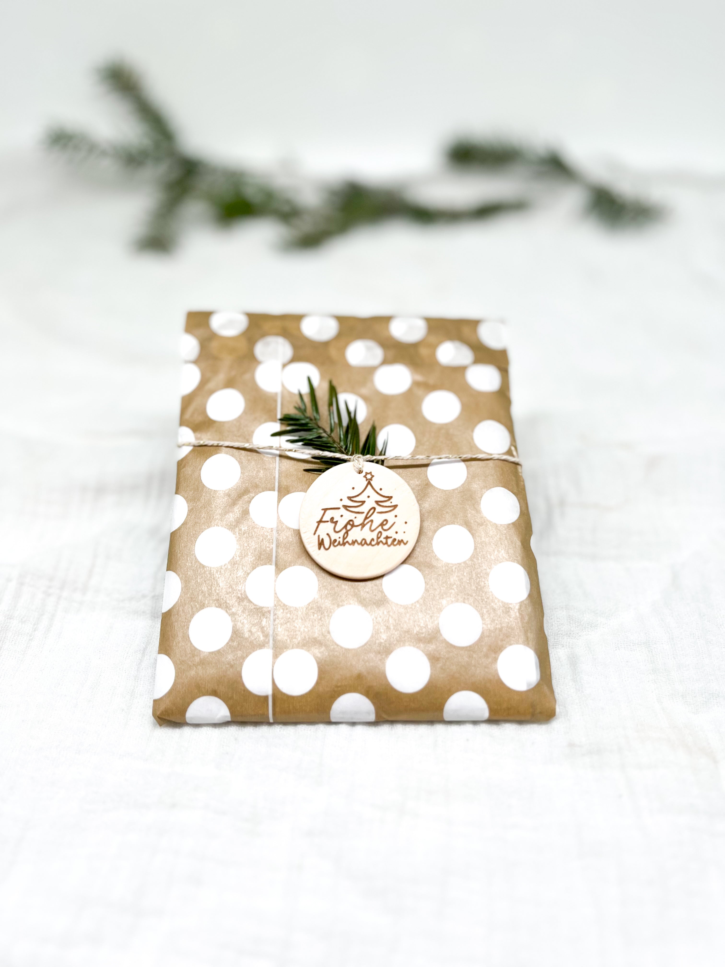 Geschenkanhänger aus Holz Frohe Weihnachten