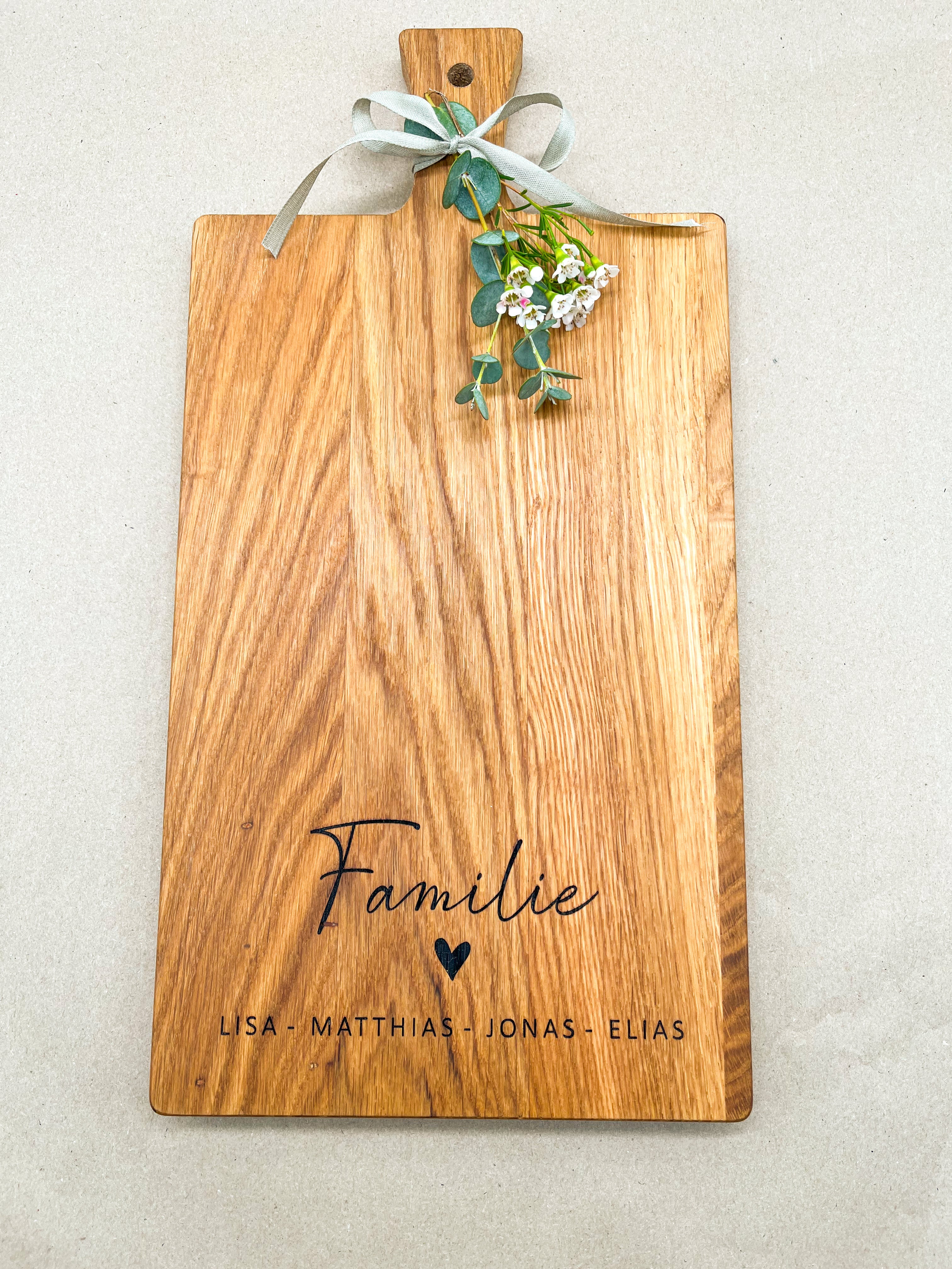 Holzbrett Schneidebrett personalisiert Familie mit Namen
