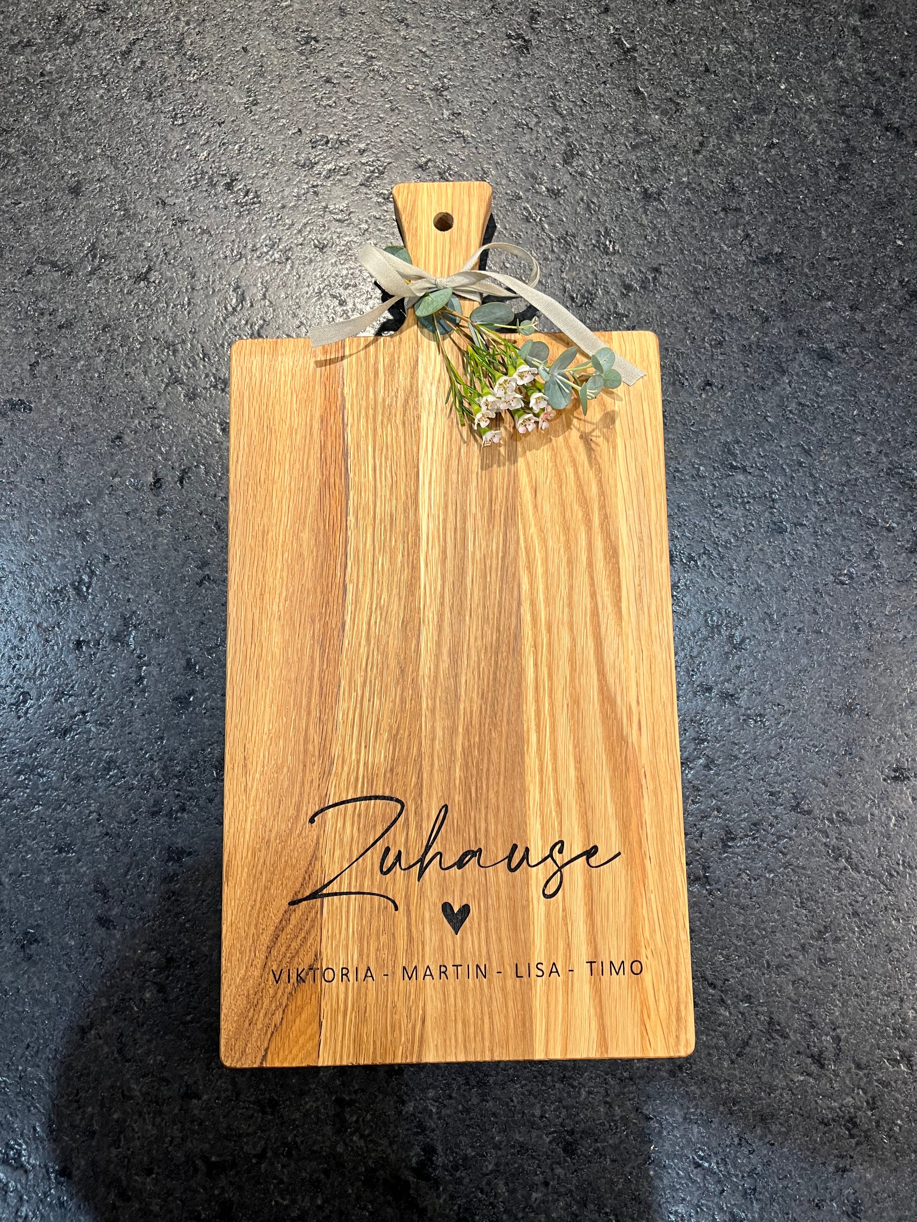 Holzbrett Schneidebrett personalisiert Zuhause mit Namen