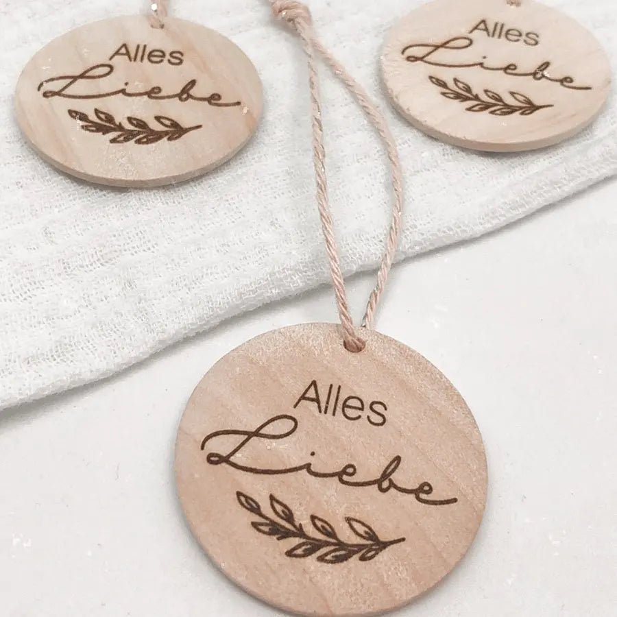 geschenkanhänge holz personalisiert