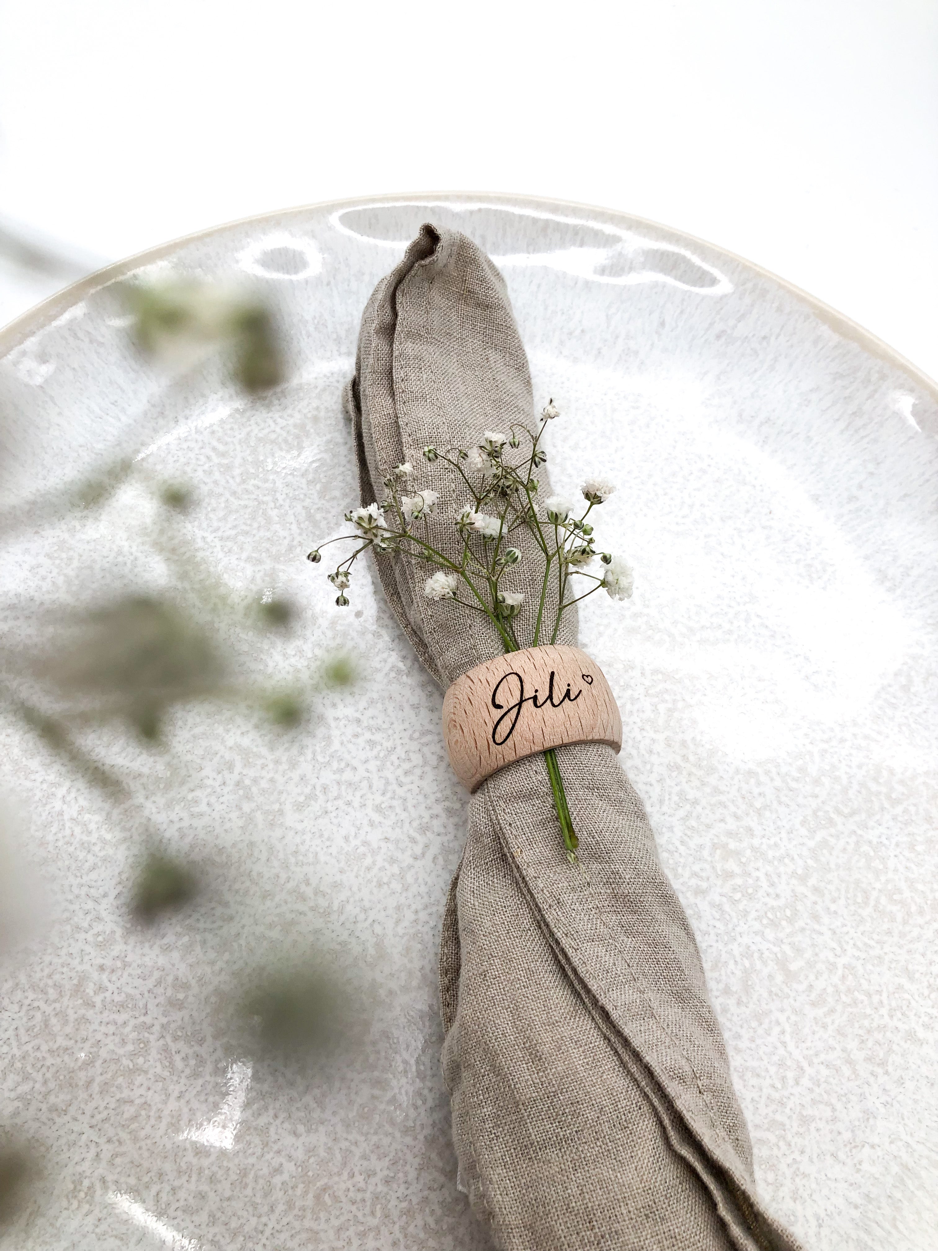Serviettenring personalisiert aus Holz mit Herz