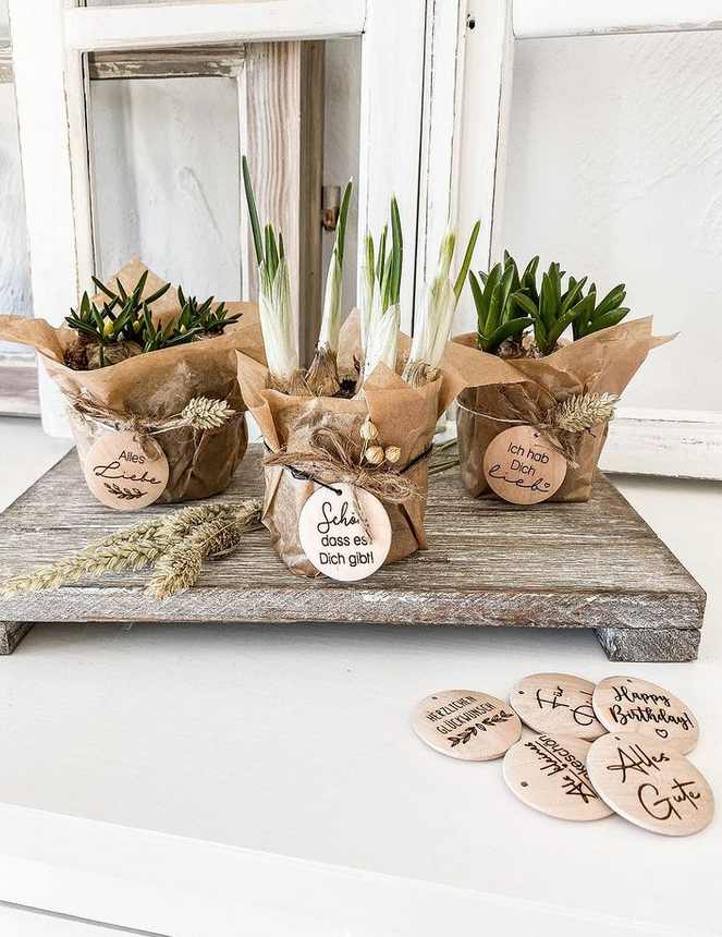 Wooden gift tag Happy Birthday
