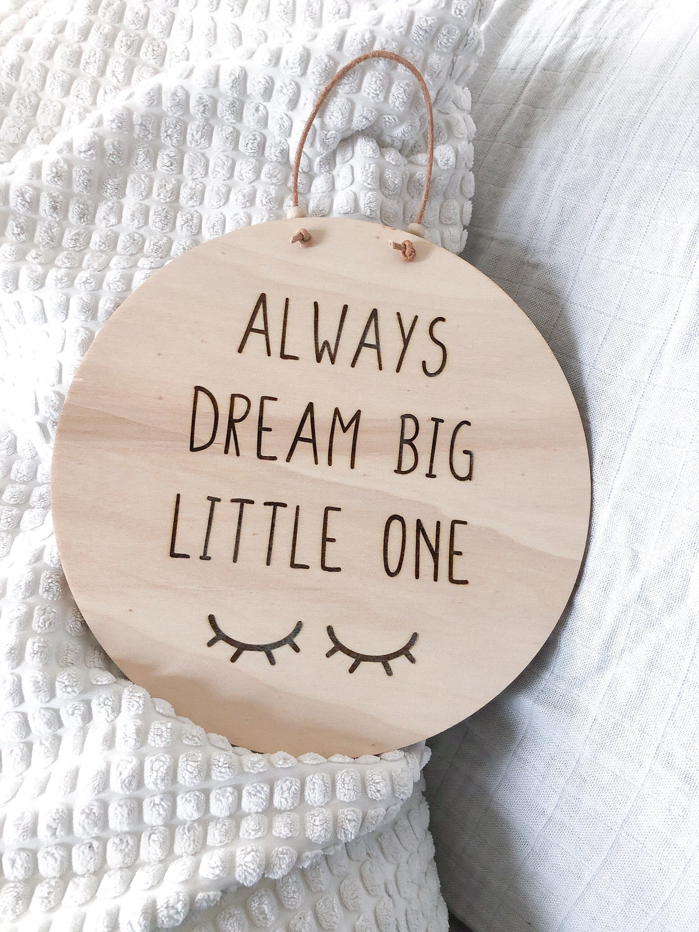 Holzschild Geschenk Always dream big little one - Türschild