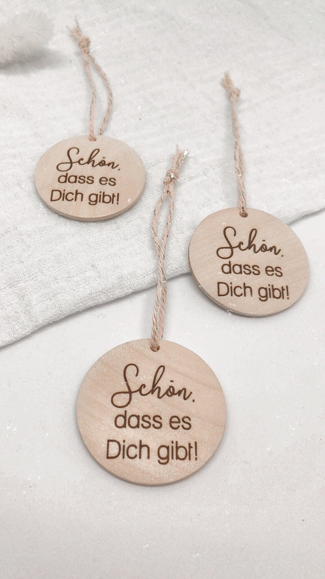 Geschenkanhänger aus Holz Schön dass es Dich gibt