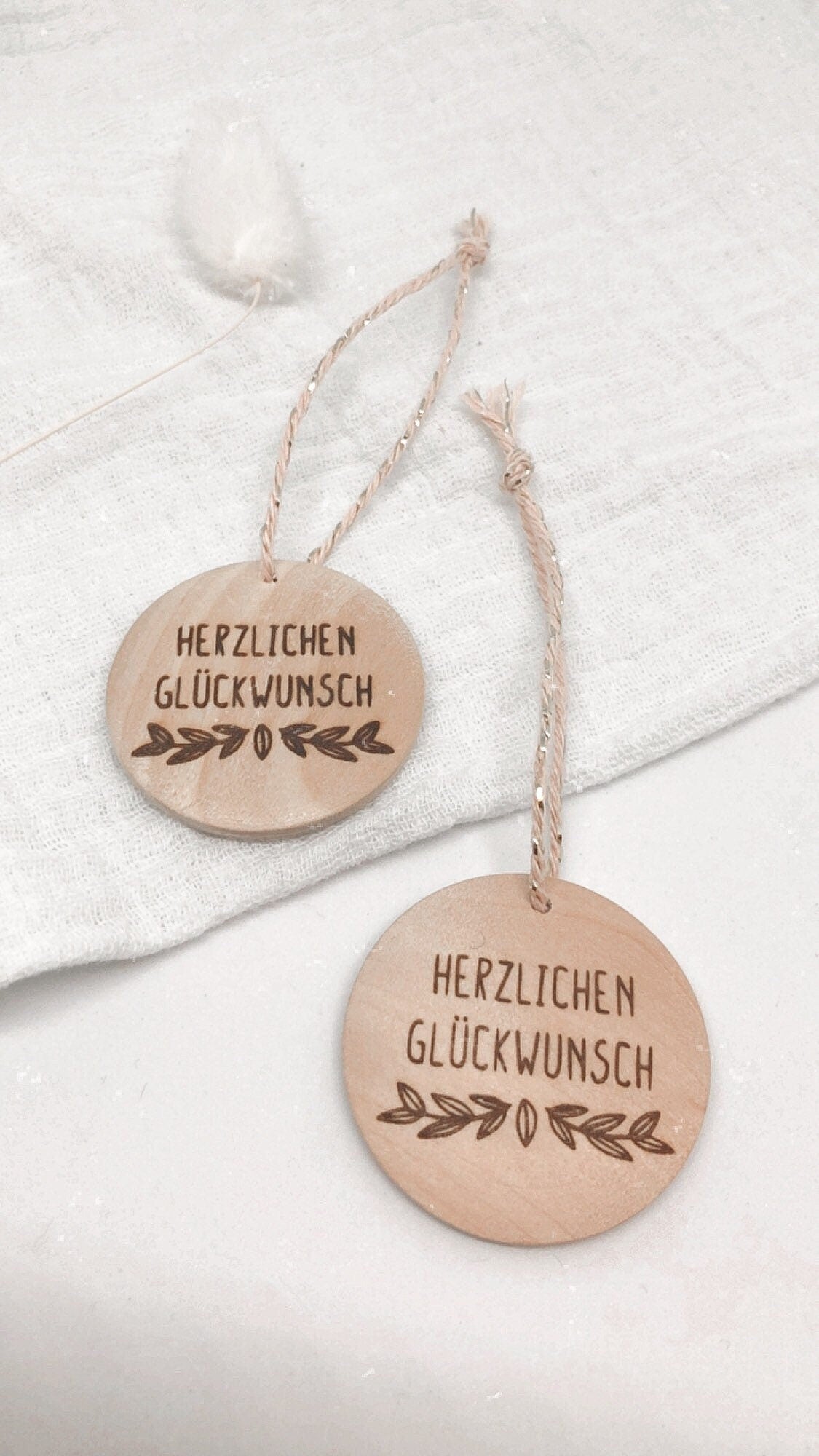 Geschenkanhänger aus Holz Herzlichen Glückwunsch