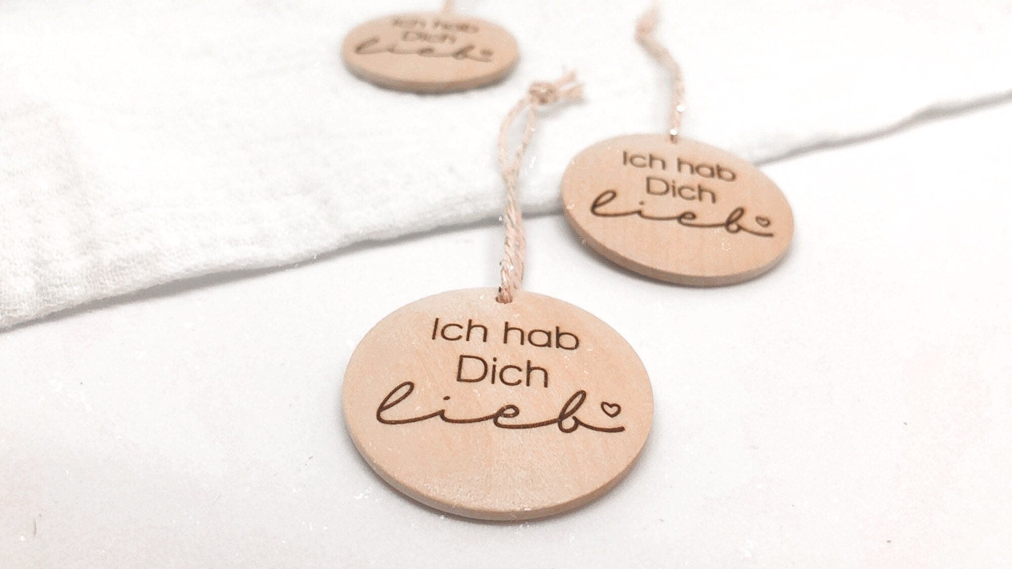 Geschenkanhänger aus Holz Ich hab dich lieb
