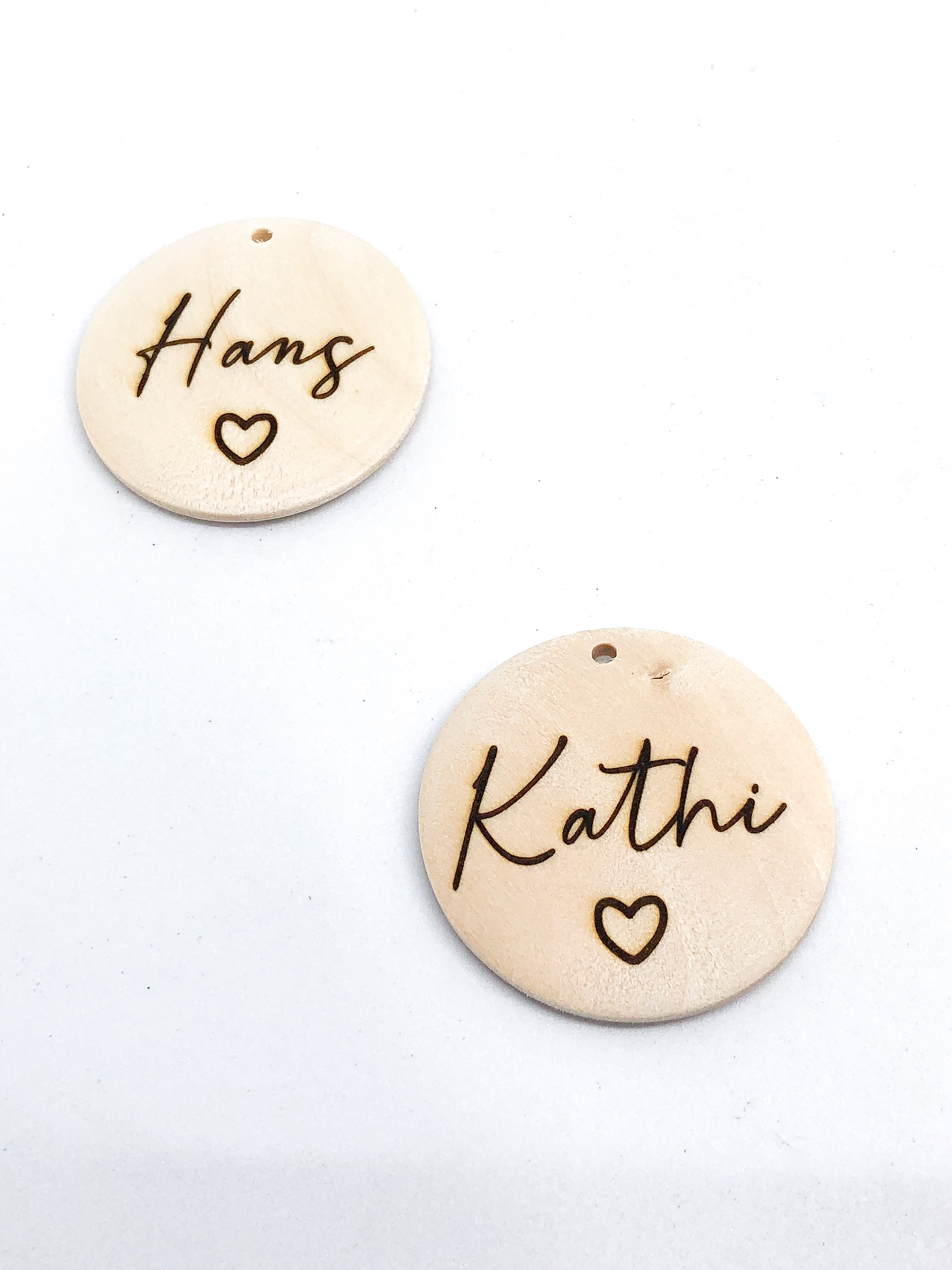 Anhänger/Platzkarte personalisiert mit Namen und Herz