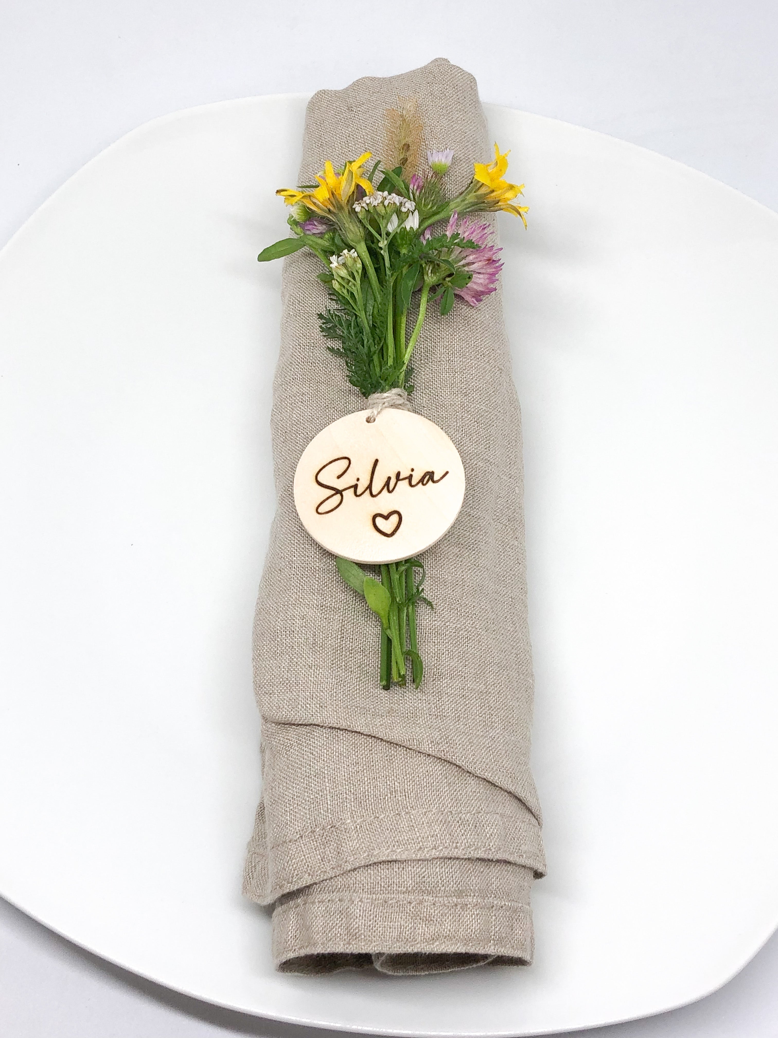 Anhänger/Platzkarte personalisiert mit Namen und Herz