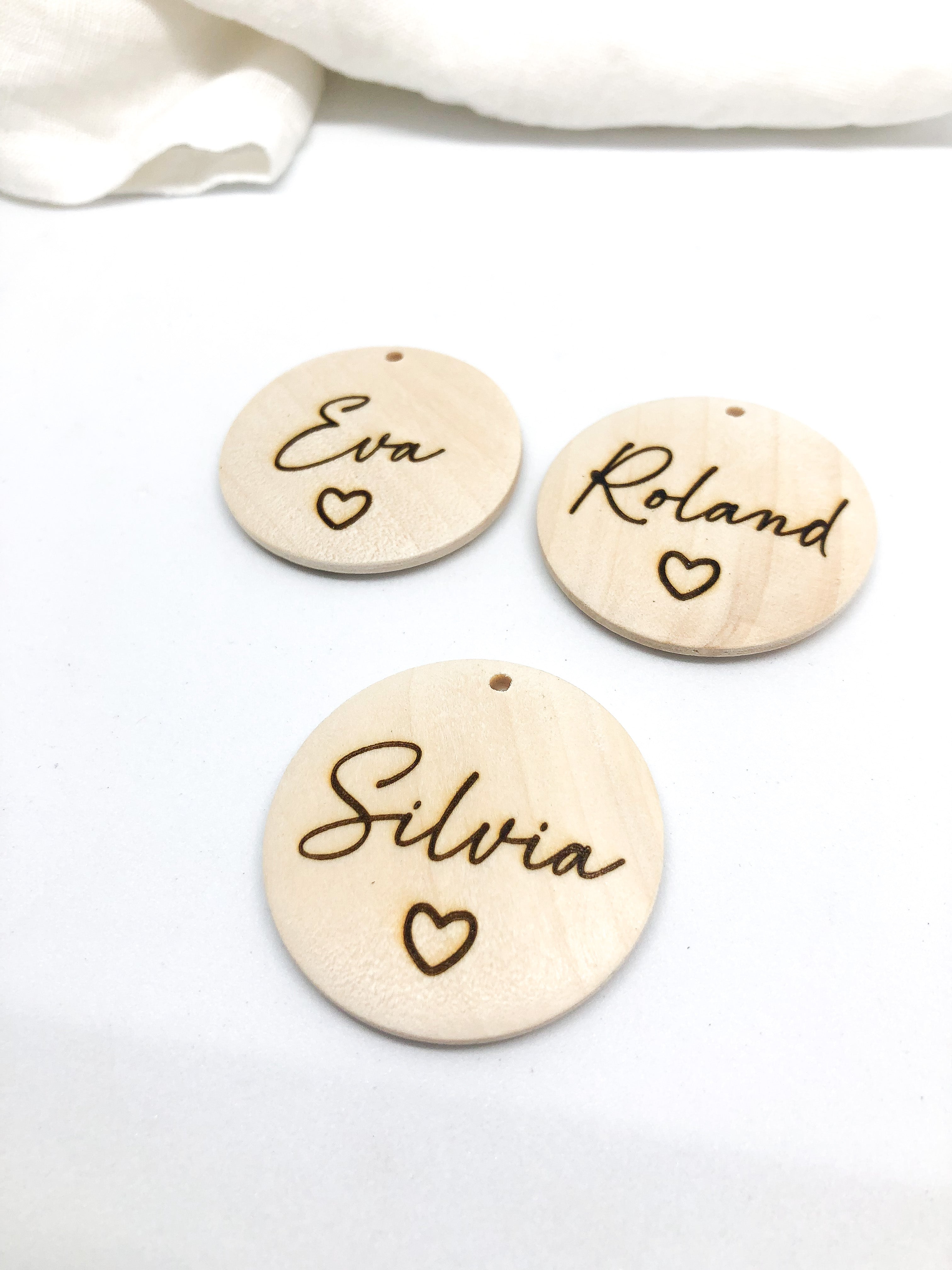 Anhänger/Platzkarte personalisiert mit Namen und Herz