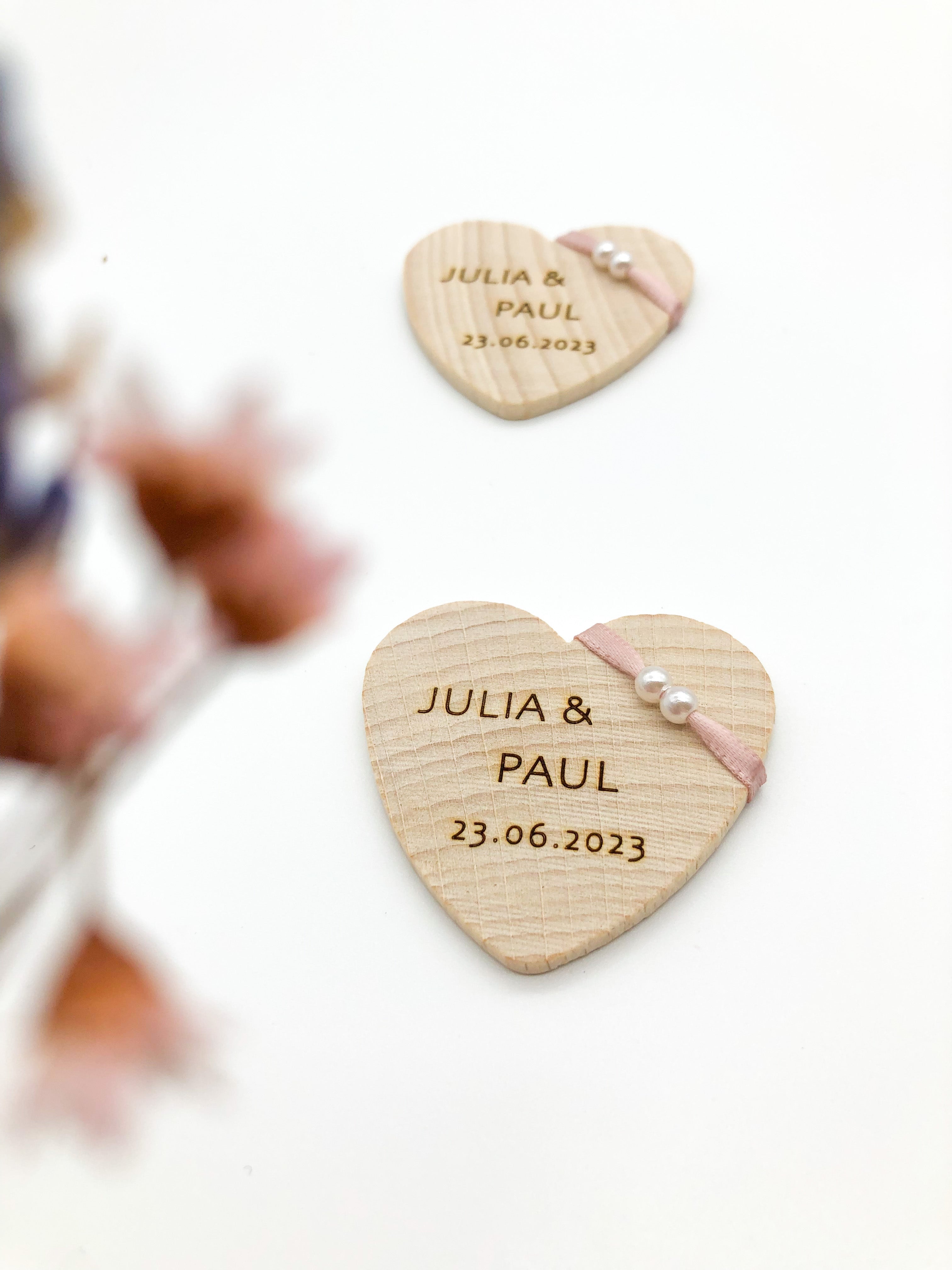 Wedding pin heart made of wood personalized with ribbon and pearls (Font Basic)