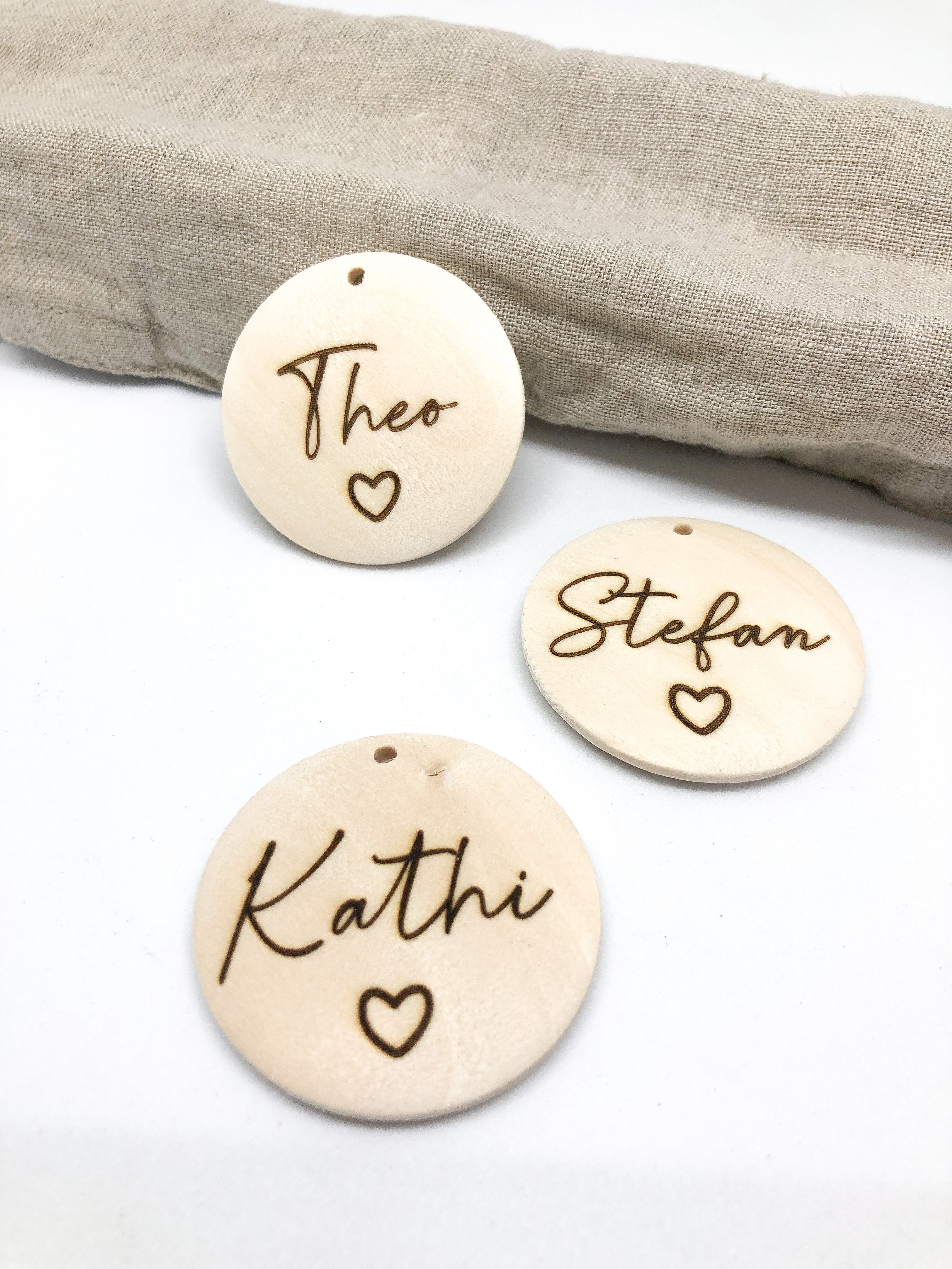 Anhänger/Platzkarte personalisiert mit Namen und Herz