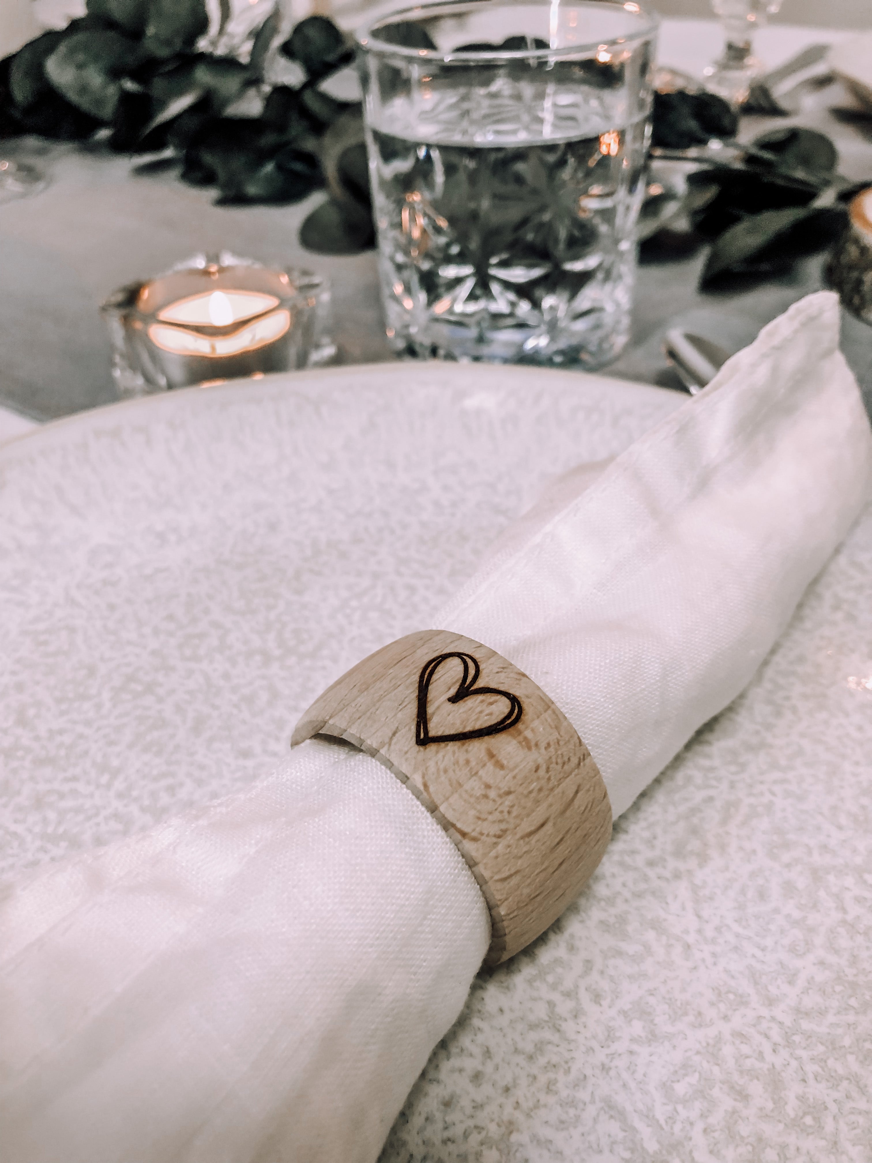 Serviettenring aus Holz mit Herz