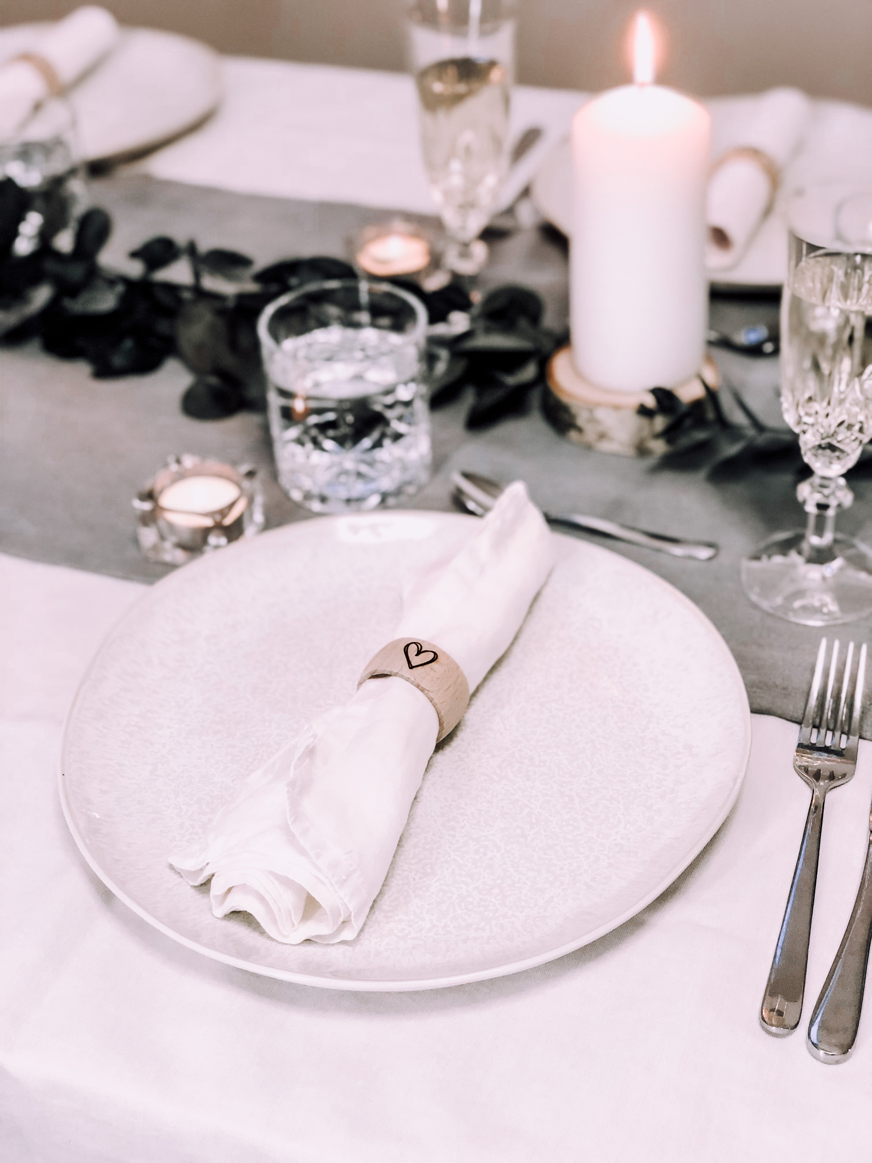 Serviettenring aus Holz mit Herz