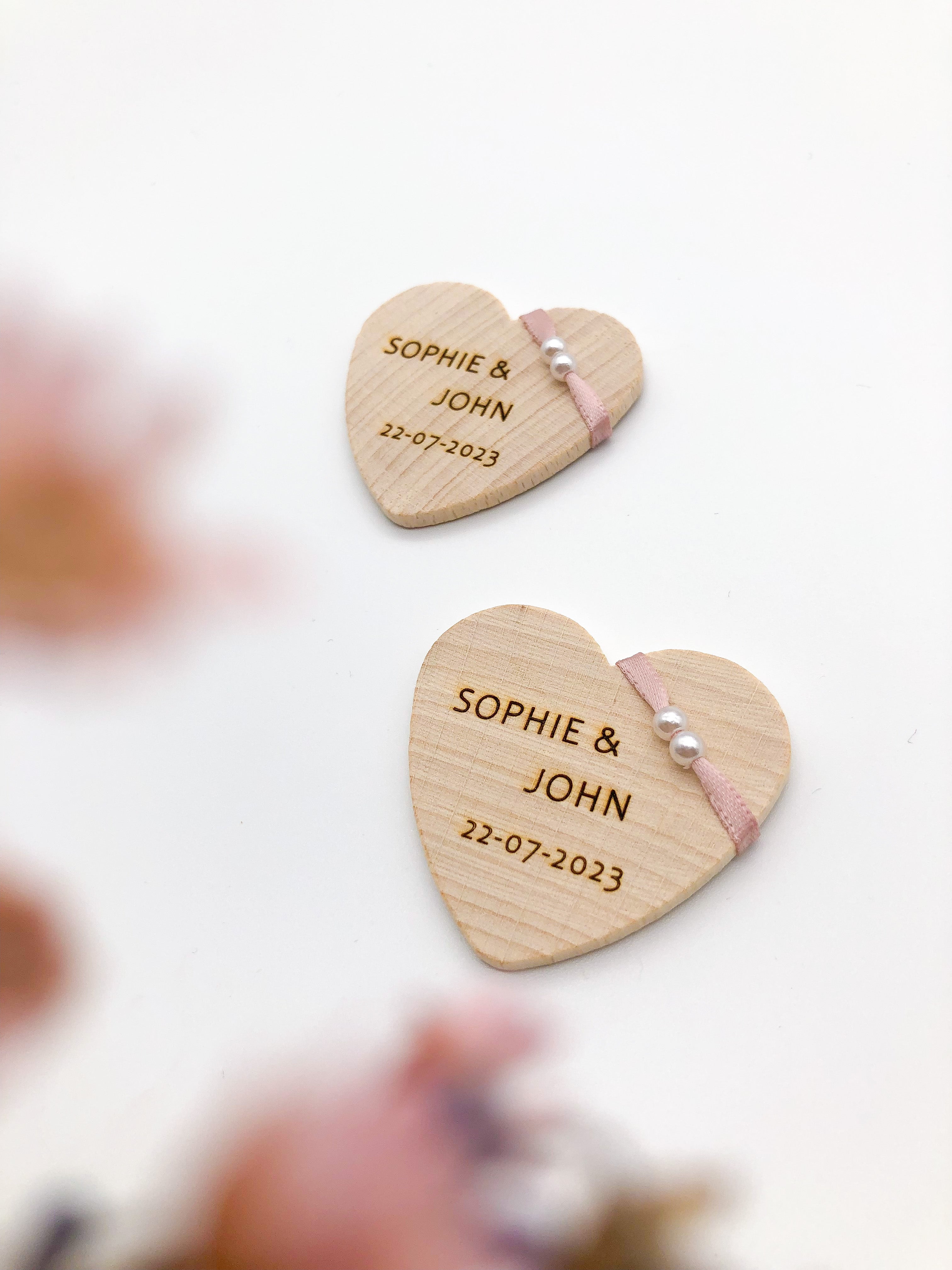Wedding pin heart made of wood personalized with ribbon and pearls (Font Basic)