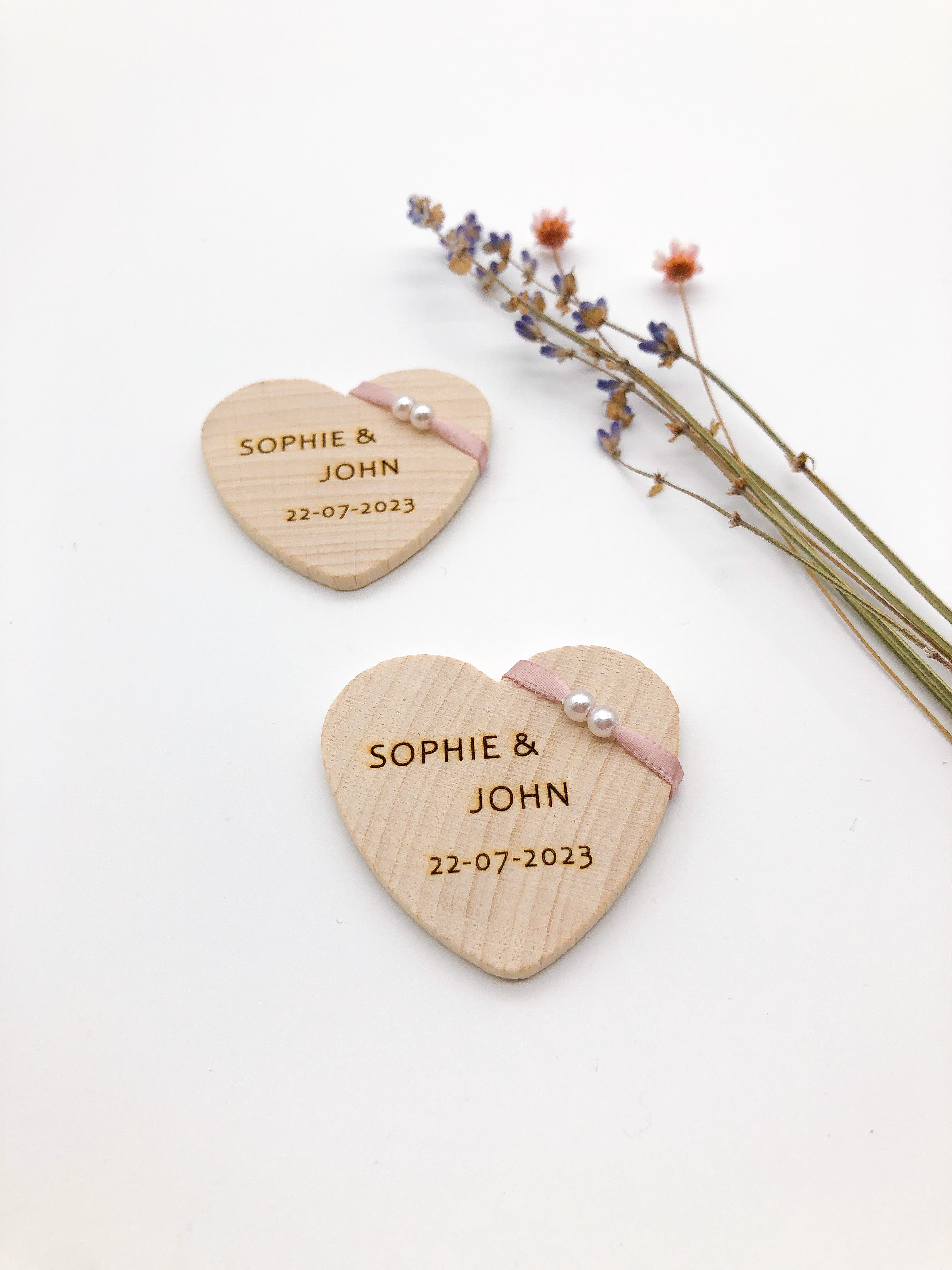 Wedding pin heart made of wood personalized with ribbon and pearls (Font Basic)