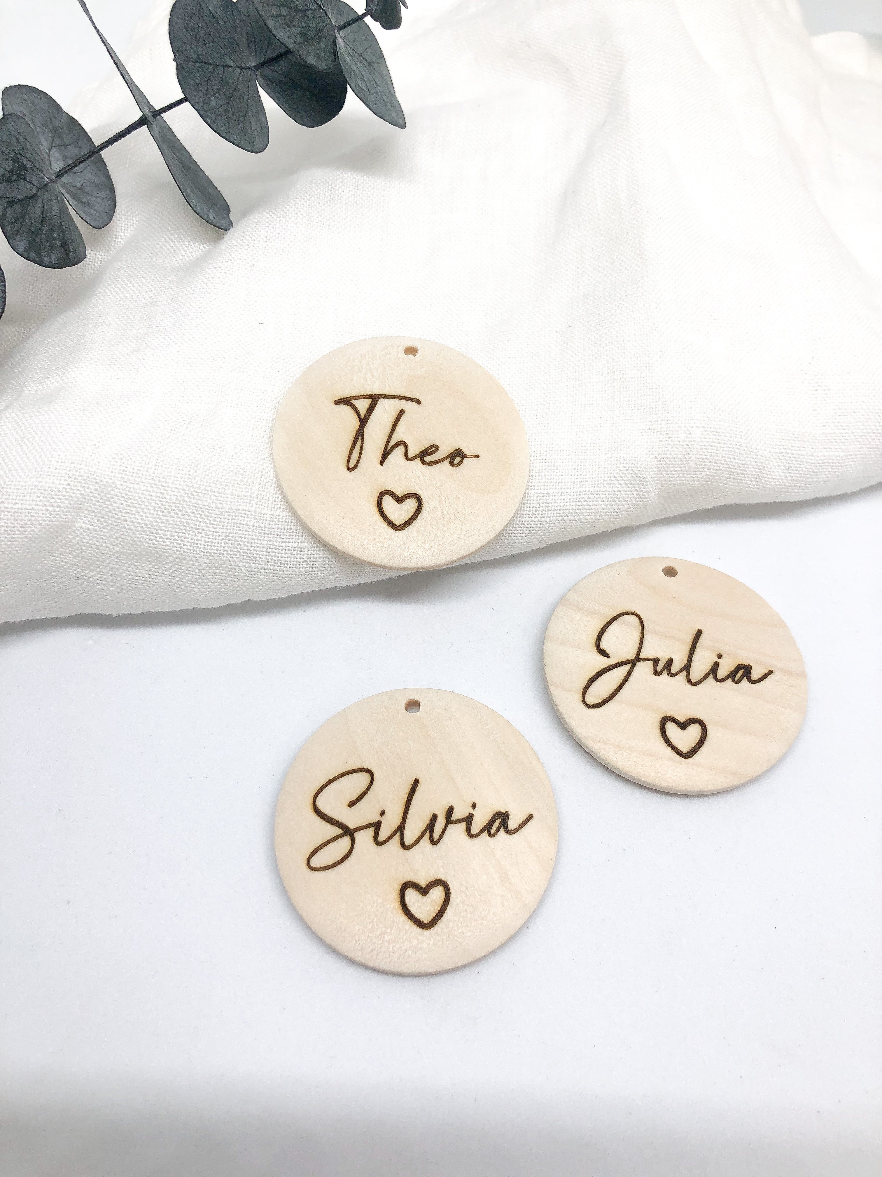 Anhänger/Platzkarte personalisiert mit Namen und Herz