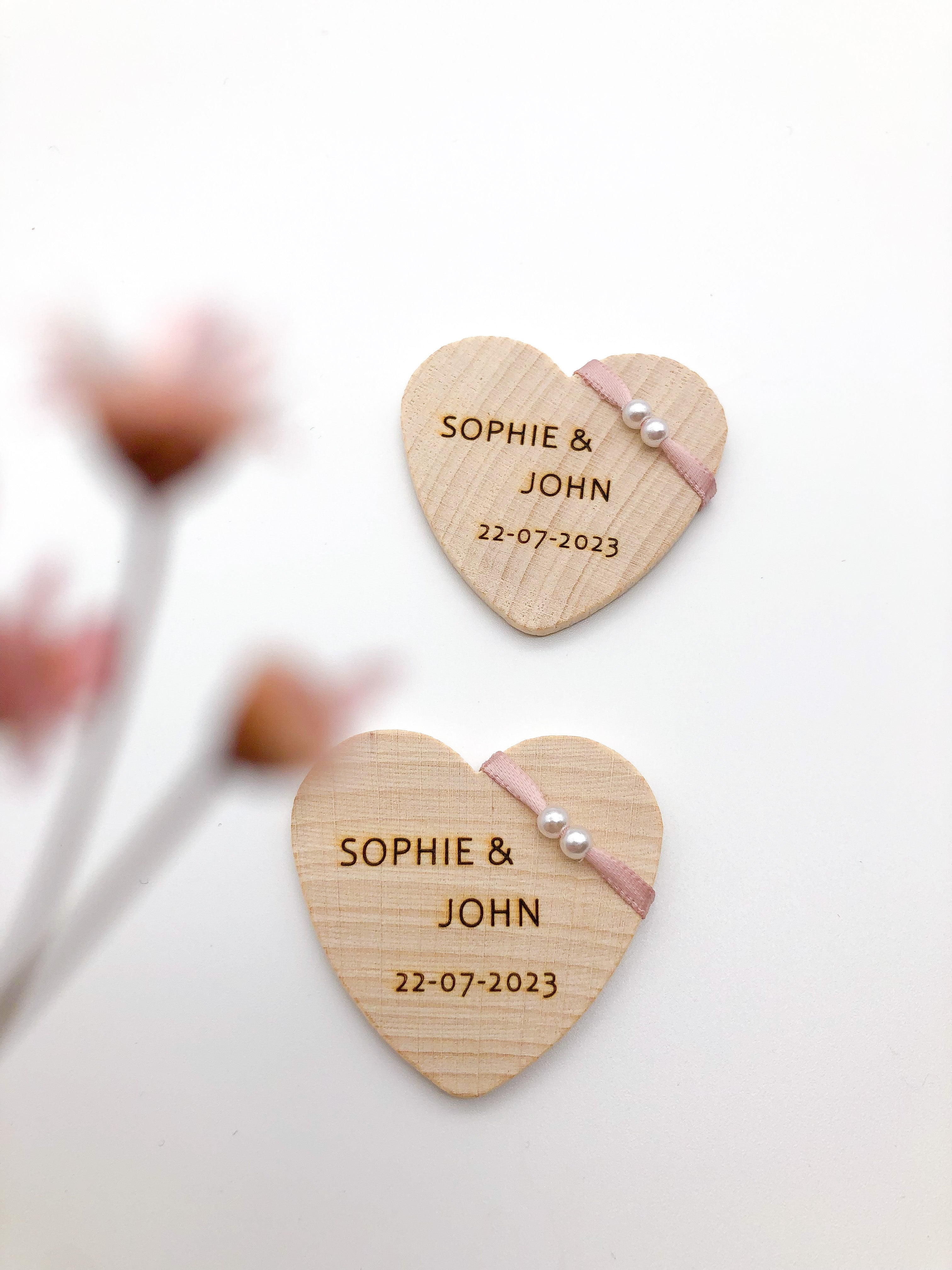 Wedding pin heart made of wood personalized with ribbon and pearls (Font Basic)