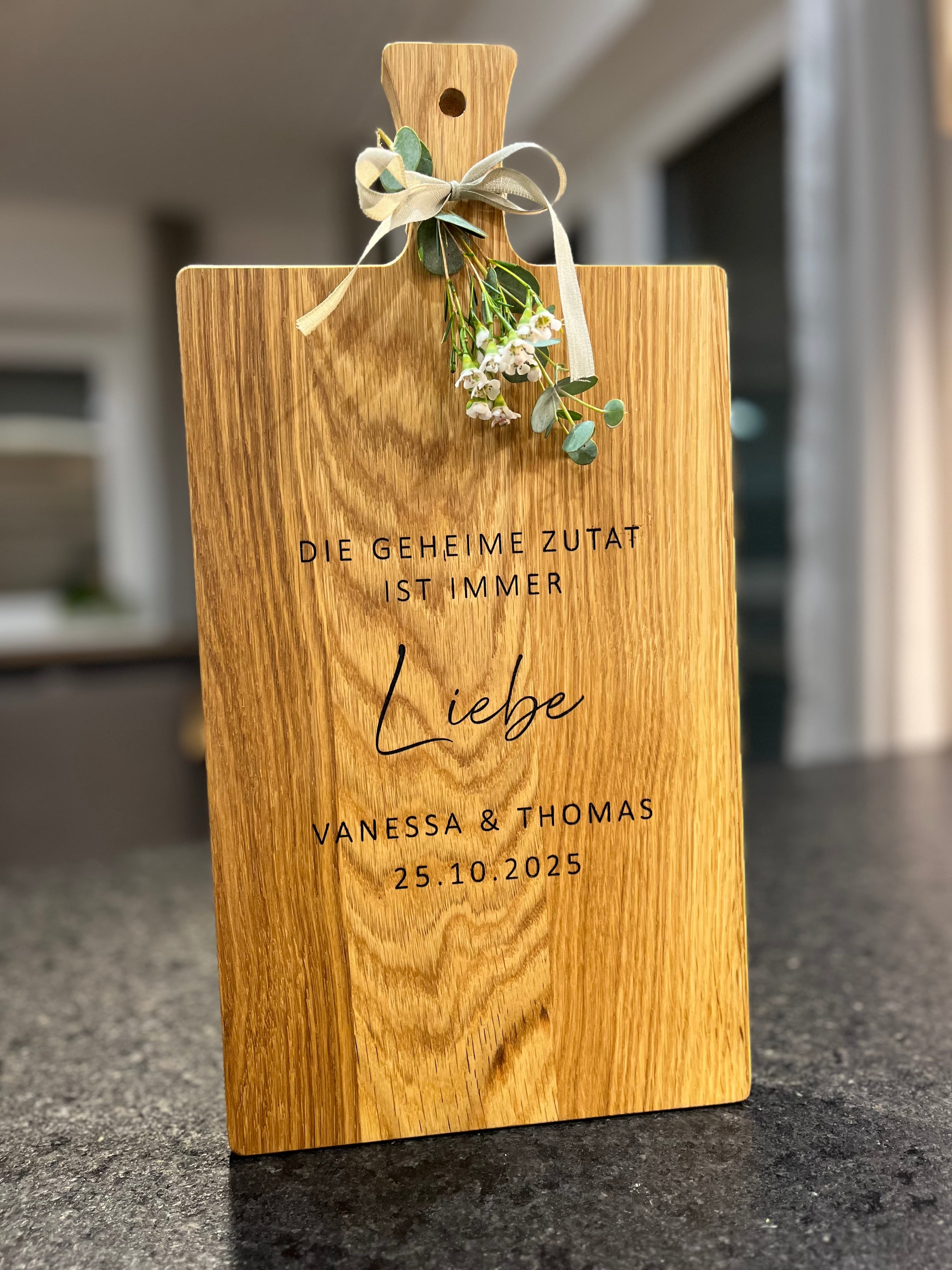 Holzbrett Schneidebrett personalisiert Die geheime Zutat ist immer Liebe Hochzeitsdatum