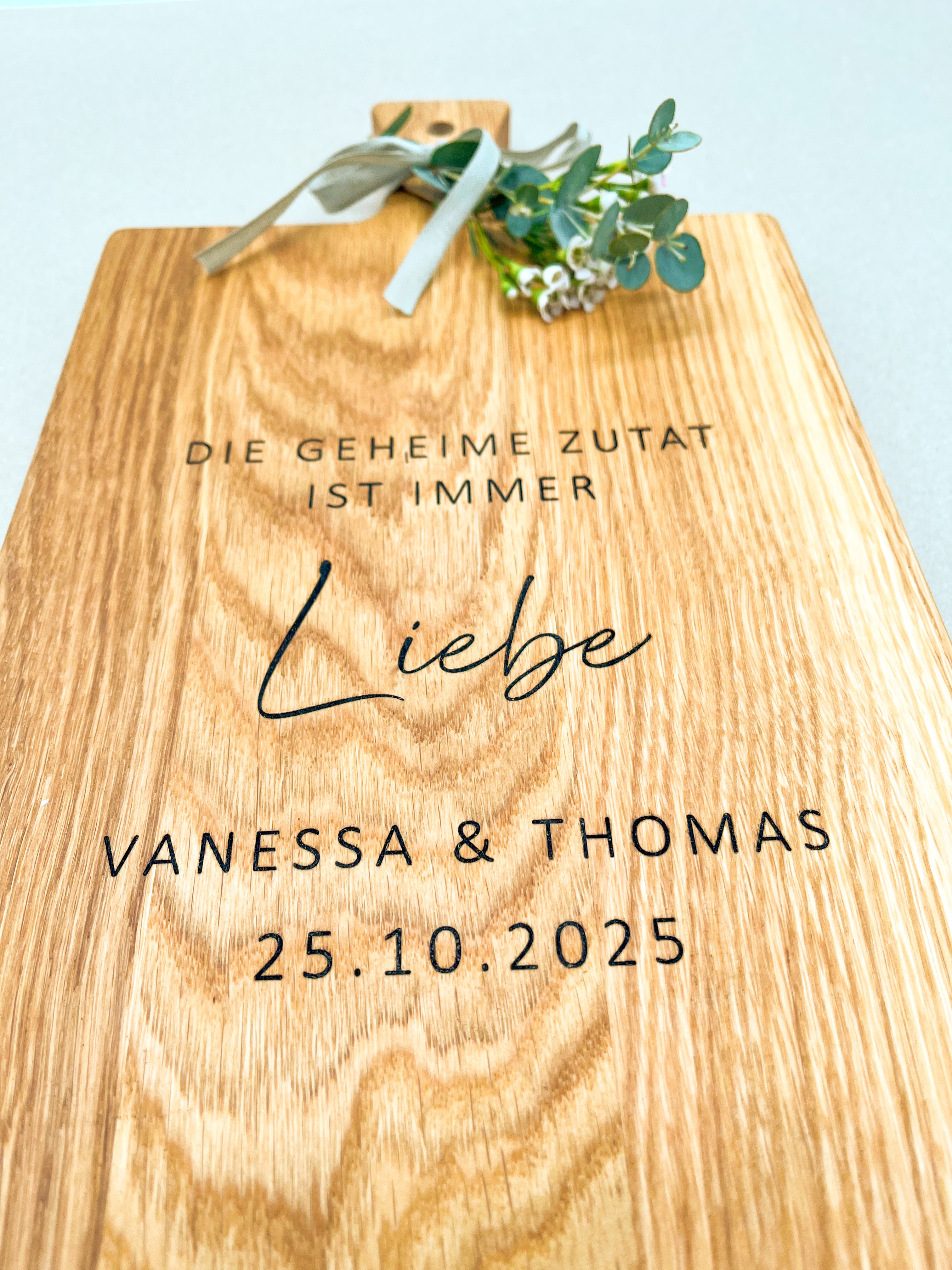 Holzbrett Schneidebrett personalisiert Die geheime Zutat ist immer Liebe Hochzeitsdatum