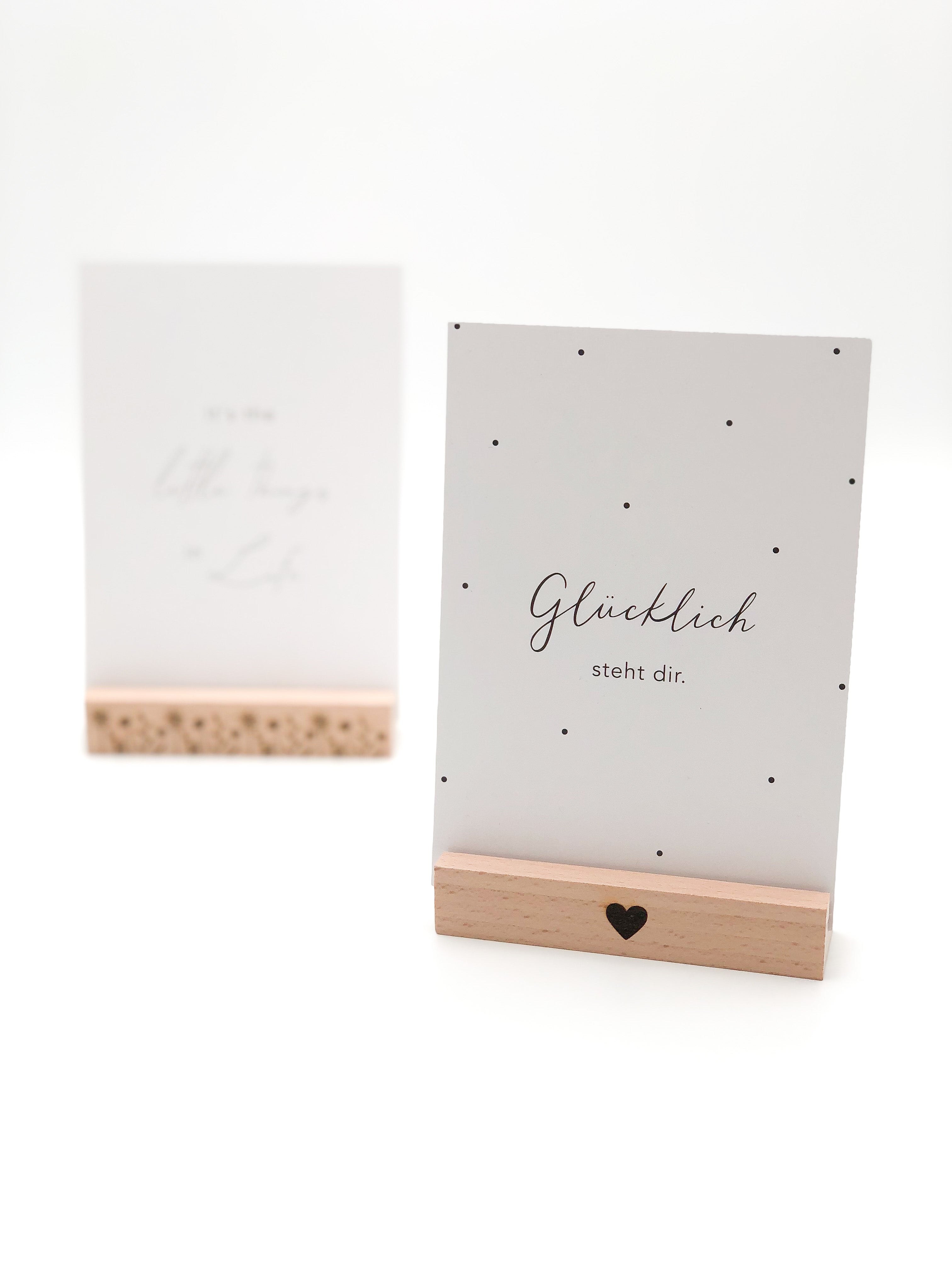Wooden cards and photo holders with engraved flowers