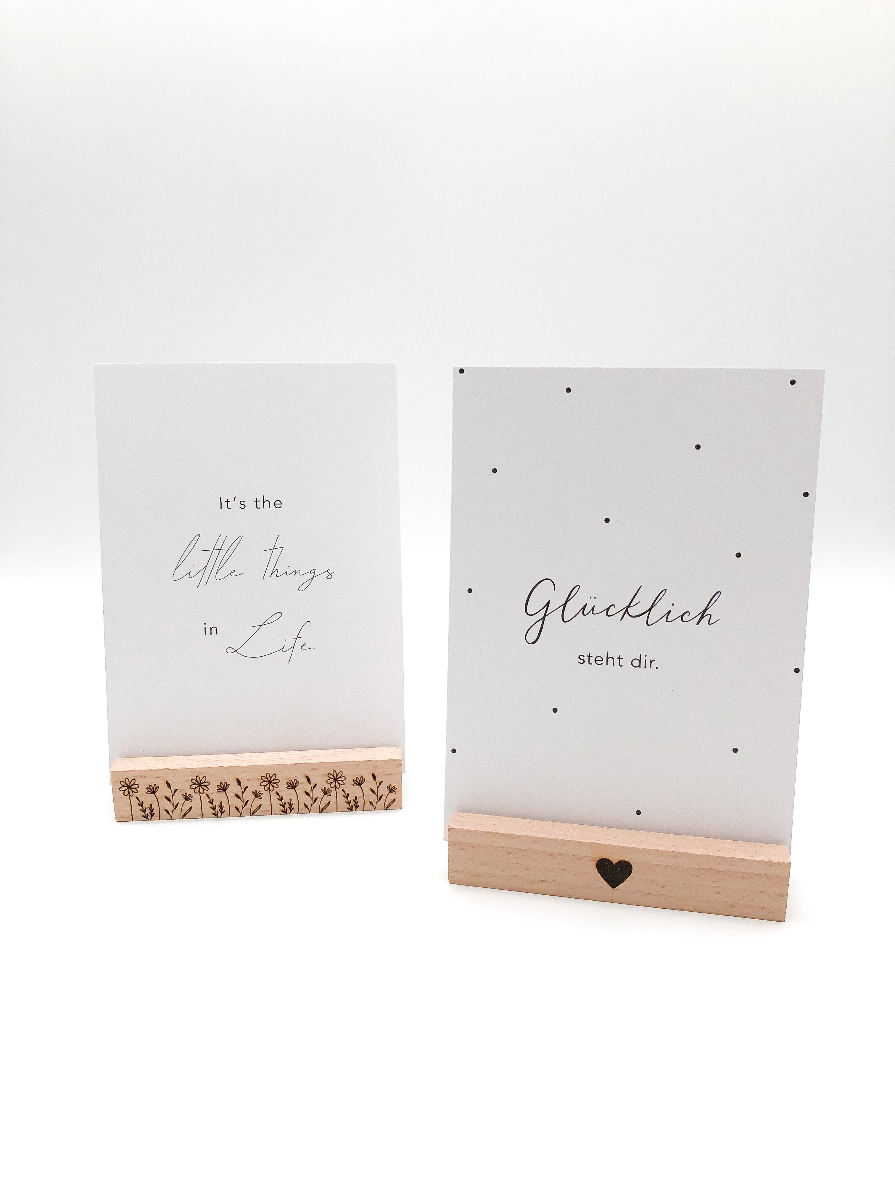Wooden cards and photo holders with engraved flowers