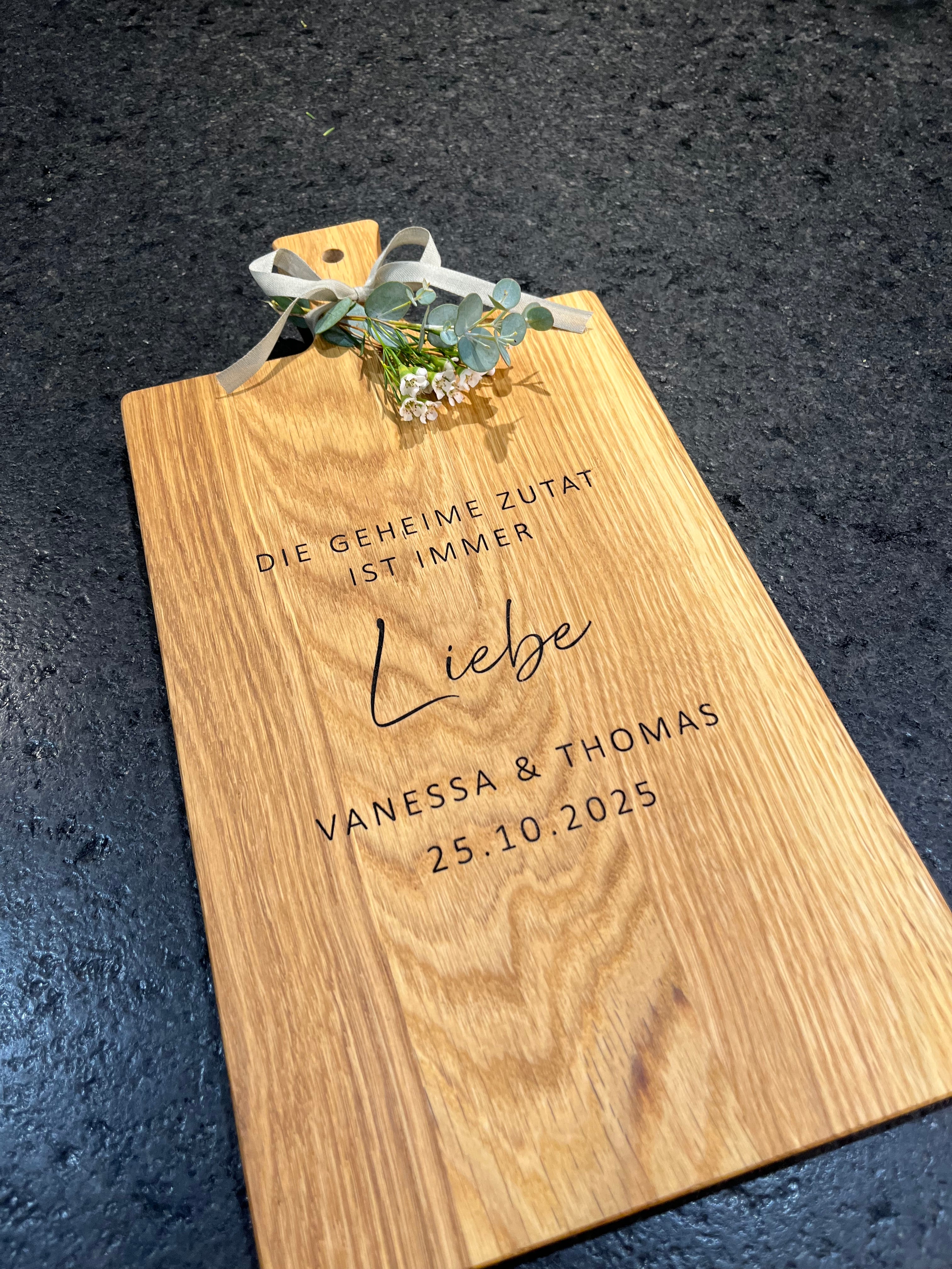 Holzbrett Schneidebrett personalisiert Die geheime Zutat ist immer Liebe Hochzeitsdatum