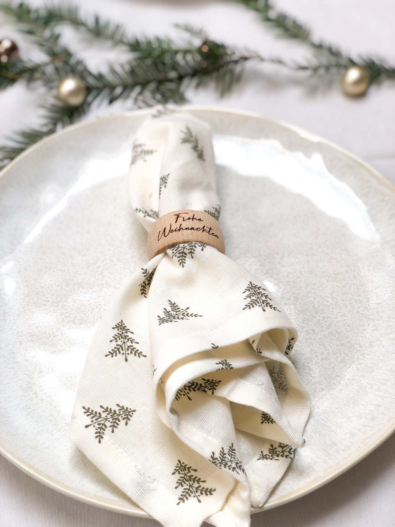 Personalized napkin ring made of beech wood (cursive font)