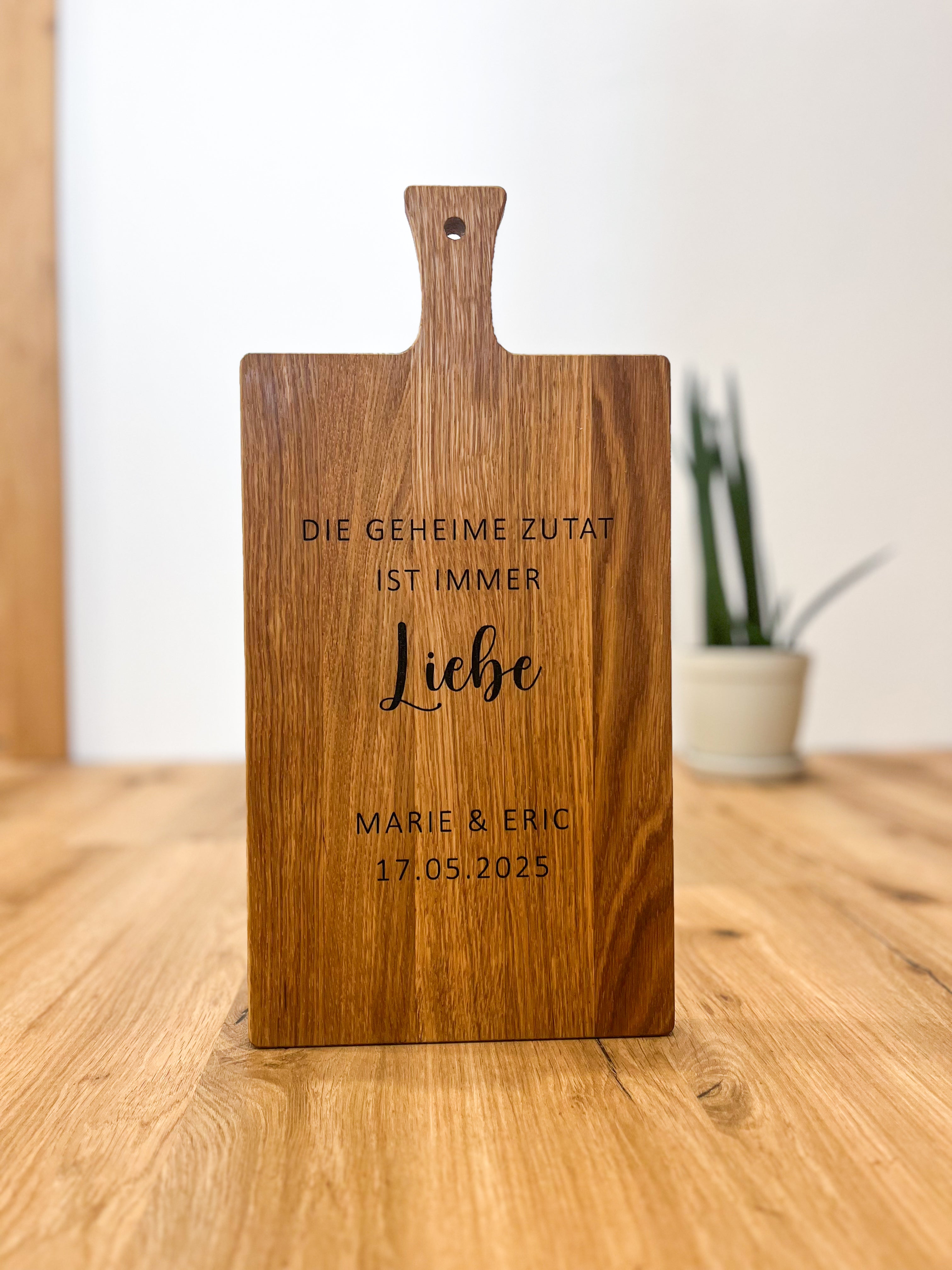 Holzbrett Schneidebrett personalisiert Die geheime Zutat ist immer Liebe Hochzeitsdatum