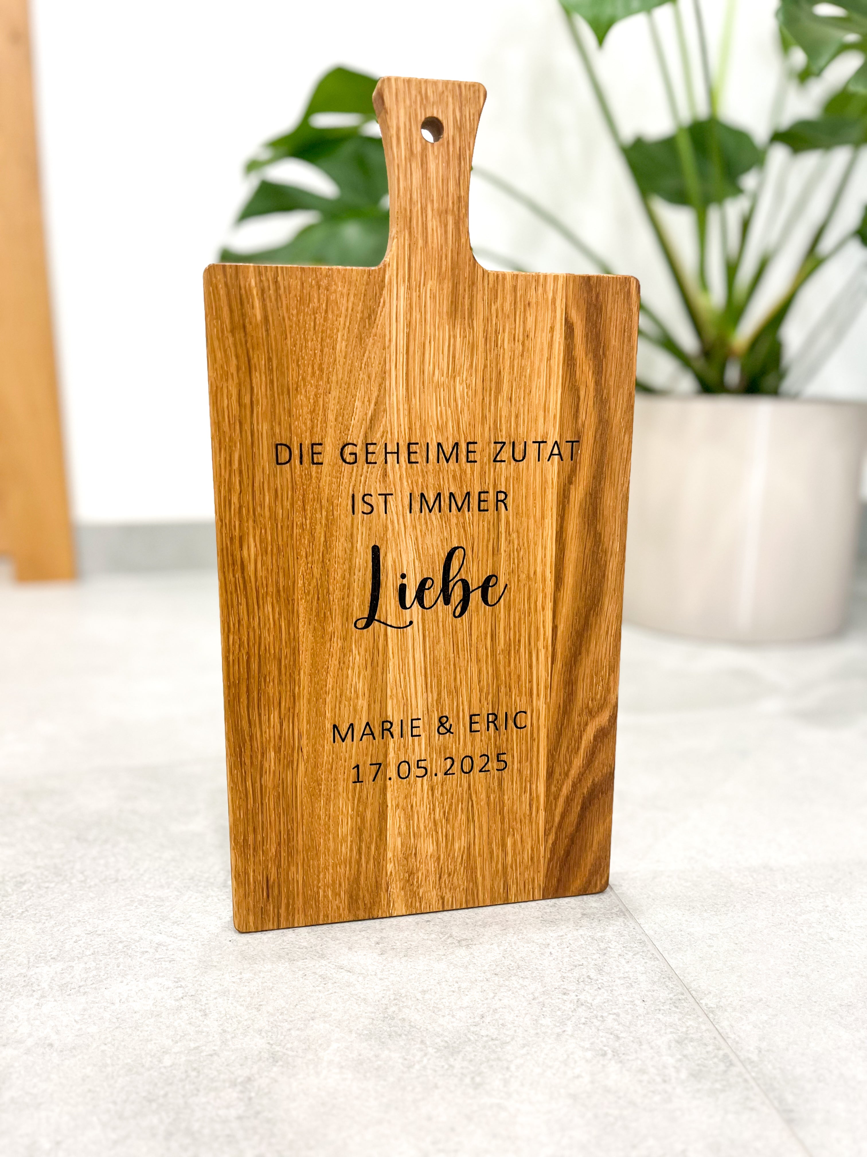 Holzbrett Schneidebrett personalisiert Die geheime Zutat ist immer Liebe Hochzeitsdatum