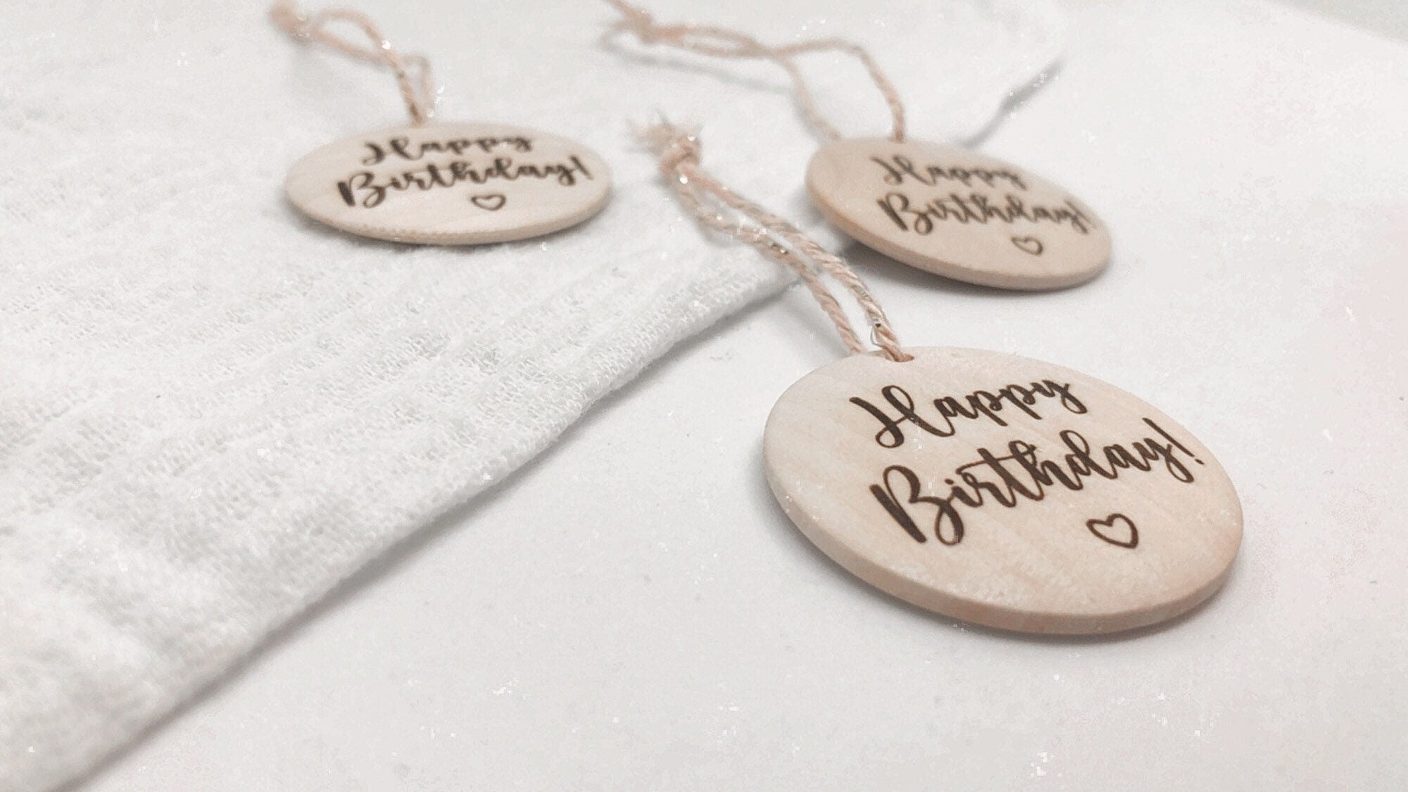 Geschenkanhänger aus Holz Happy Birthday