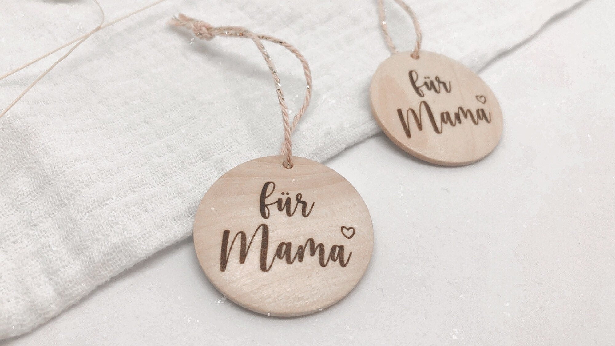 Wooden gift tag for mom