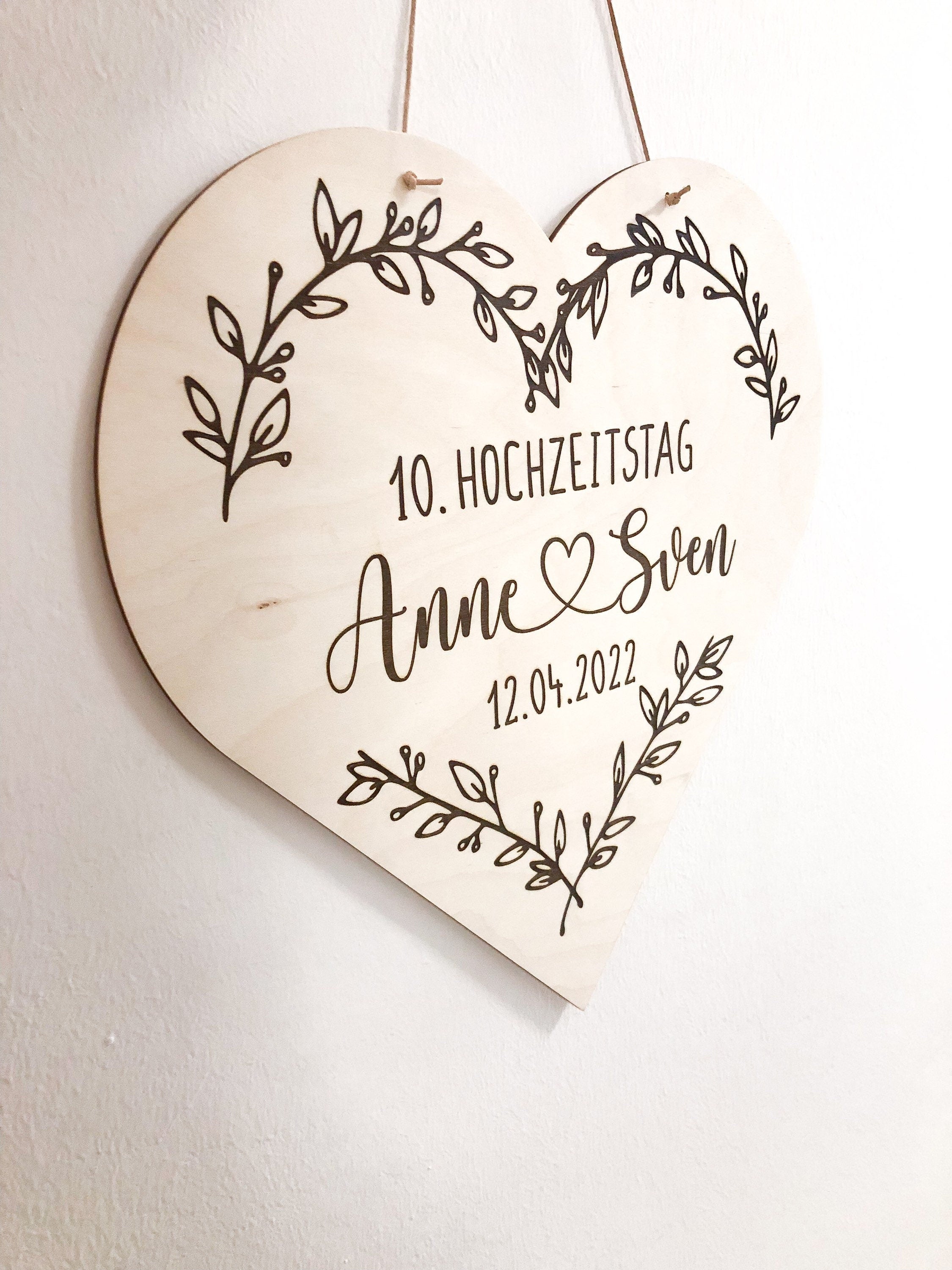 Holzherz 40cm personalisiert mit Namen und Hochzeitsdatum