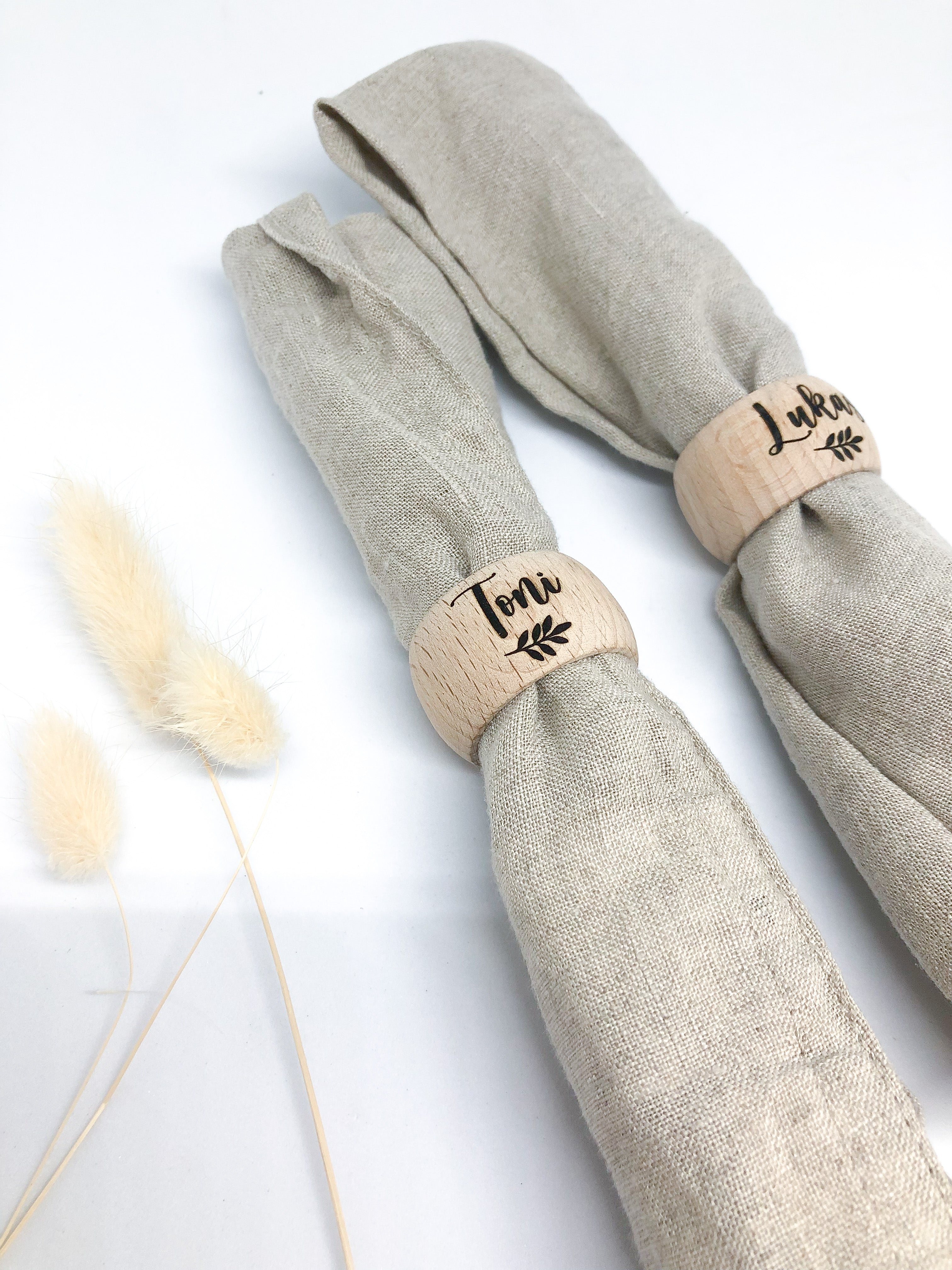 Personalized wooden napkin ring with leaf